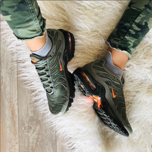 NWT Nike Air Max Plus Special Edition - Picture 2 of 7